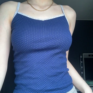 2 linnen i storlek 134 / 140 - 2 linnen använt ett par gånger. Fortfarande i bra skick. Köps tillsamman på de priset som står + frakt 