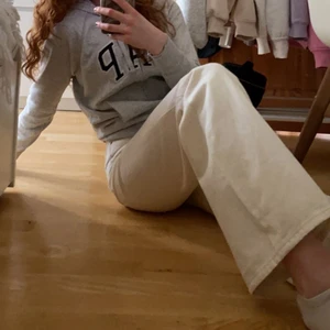 GAP kofta - Gammal kofta men den är i bra skick ,inga fel med den ,används bara inte längre. Har du några fårgar går det att kontakta 