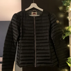 Colmar jacka  - Använd ett få tal gånger bra skick! Pris kan diskuteras, köparen står för frakten!❤️ 