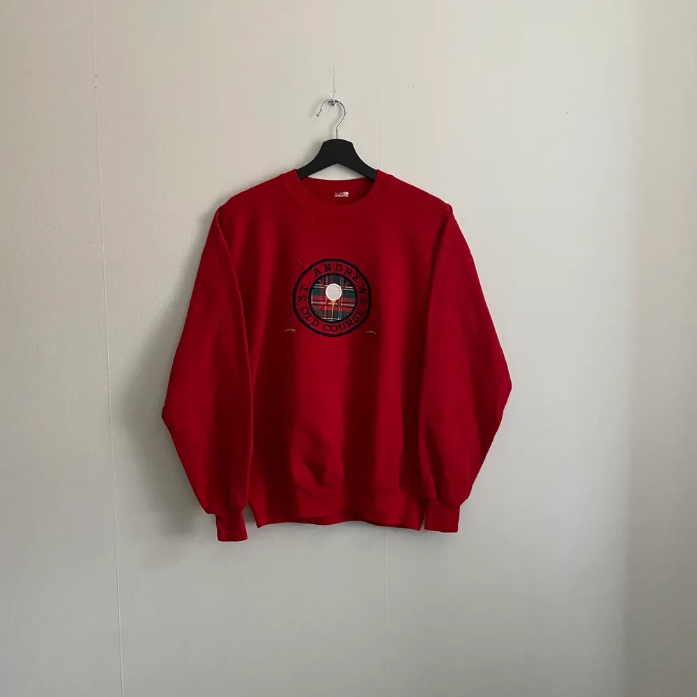 Vintage ”St Andrews sold Course” sweatshirt i mycket bra skick, sitter ungefär som en M. Tröjor & Koftor.