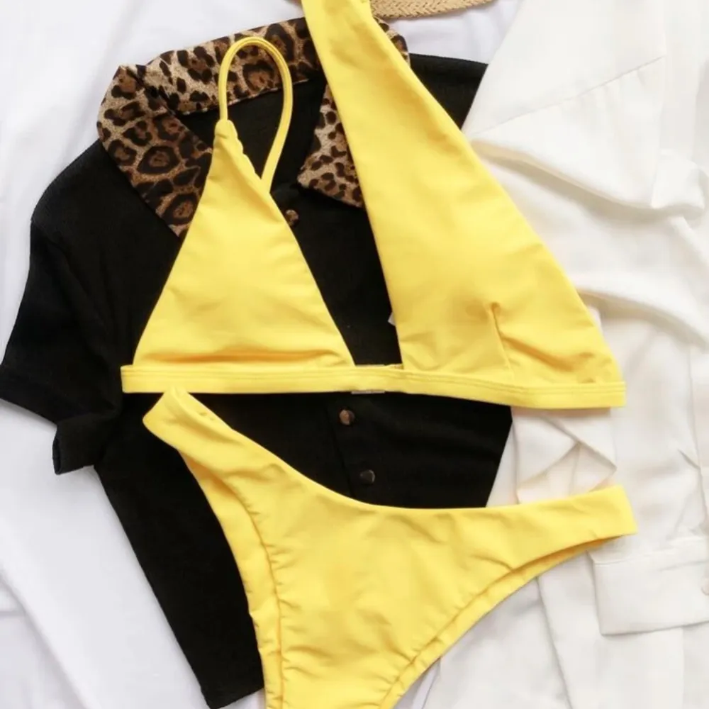 Super snygg bikini i gul färg som passar strl S eller större XS. Beställde lite väl många bikinis så säljer därför denna 😋 (Den är ALDRIG ANVÄND) Priset är 100 kr inkl frakten . Övrigt.