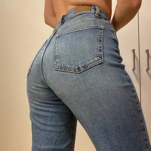 Jättesköna jeans från Cubus. Lite korta på mig som är 170. De är storlek XS, men sitter mer som S.