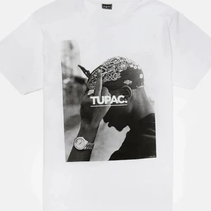 2pac tröja - Säljer min vita tupac tshirt (inte min bild) 