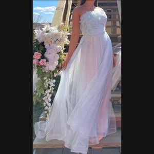 Festklänning  - Säljer min fina klänning som endast använt för några timmar