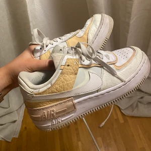 Nike air force 1 - Storlek 38, väldigt snygga men kommer inte till användning 