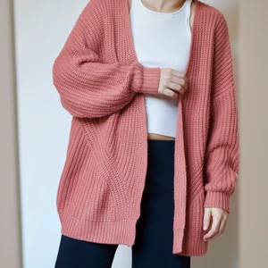 ROSA STICKAD TRÖJA - Så fin stickad tröja jag säljer! Passar de flesta storlekar, asnice passform och färg. :)))