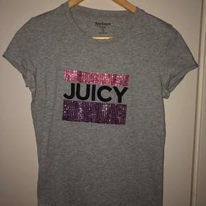 Juicy Couture T-shirt i storlek S. 