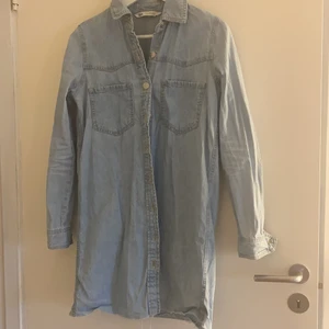 Jeansklänning i storlek xs  - Säljs pga för liten storlek. Fint skick