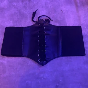 Korsett  - Lägger min älskade korsett på budgivning nu eftersom den inte riktigt kommit till användning!