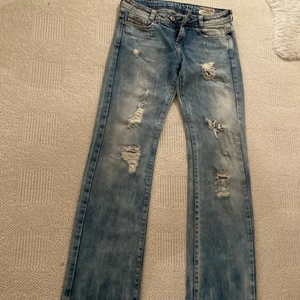 Diesel Jeans  - Säljer dessa as snygga Diesel jeans som är lågmidjade!! Säljer pågrund av att de blivit lite små för mig. De är storlek W:28 L:32 💕🤩🤩