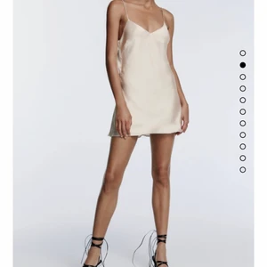 Zara klänning  - Helt ny med lappar 