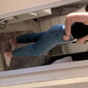 Mom jeans - Mom jeans från hm, använda ett fåtal gånger. Storlek 40💓