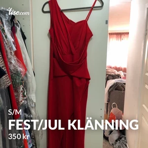 Fest klänning - Aldrig använd, lång och strechig. Passar väldigt fint på julen 