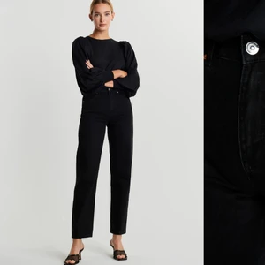 Slutsålda jeans - Slutsålda 90’s high waist jeans från Gina tricot i storlek 36! Säljer pga felköp då dom inte passar mig! 😇 använda en gång så i nyskick!