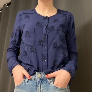 Blus - En fin blus med mönster 