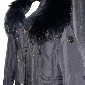 Hollies jacka  - En svart hollies jacka i strl 36. Jätte fint skick. Nypris 4500. Pris kan diskuteras vid snabb affär😘