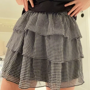 Kjol - Kjol från hm! Superfin och i mycket bra skick! Passar m och några strl uppåt!