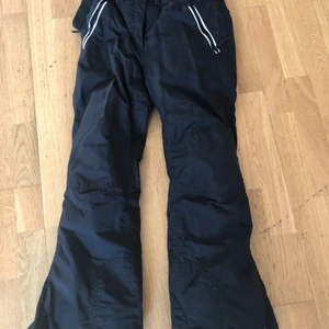 Svarta termobyxor - Svarta termobyxor från Everest i storlek 152🖤