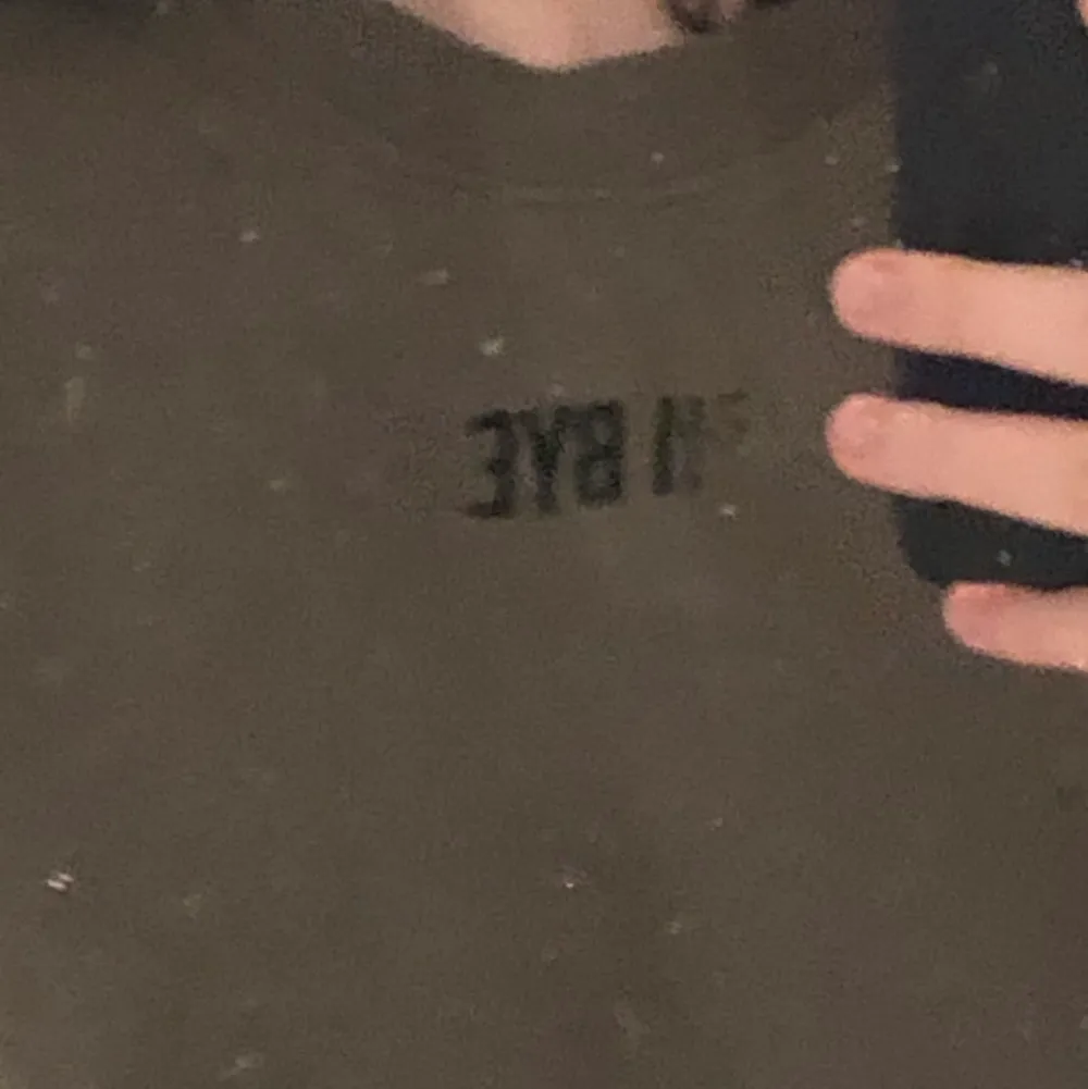 Säljer denna ascoola sweatshirt från H&M, använder den dock inte längre.. Tröjor & Koftor.