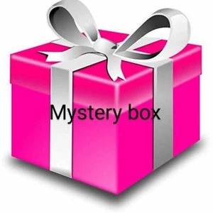 Paket!  - En överraskning! Nya produkter som är bra att ha. Behåll eller ge bort eller både och:) Mest hudvårdstillbehör, och inriktat tjej. 