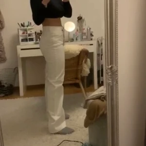Jeans - Vita jeans från NAKD men en ultimat passform. Jag är 1,70. Köparen står för frakten💓