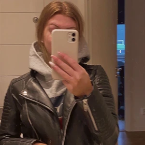 Skin jacka st 36 - Väldigt bra skick då jag aldrig har använt den för att den är förliten för mig💗💗