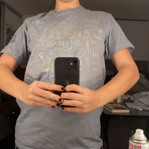 Ball tisha  - Så ball tisha m tyck!! Typ aldrig använt men har en mini fläck som syns på bild två! Sitter väldigt snyggt overzise⭐️passar m-s