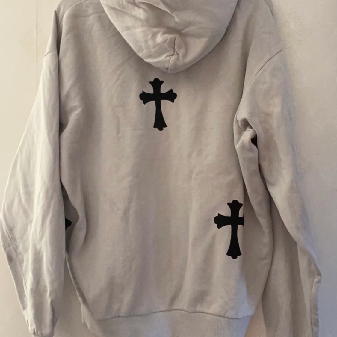 Grå hoodie med tryck