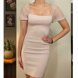 Ljusrosa sommarklänning  - Superfin sommarklänning med puffärmar💗