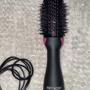 X - Jätte bra fönborste som jag säljer för 200 den är i väldigt bra skick väldigt få gånger använd