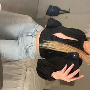 Topp - Jätte fin topp från Nelly, perfekt till fest eller liknade💞 säljer pågrund av att den inte kommer till användning köparen står för frakten!🥰