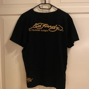 Ed hardy  - Ed hardy tee I storlek m, passar s också.