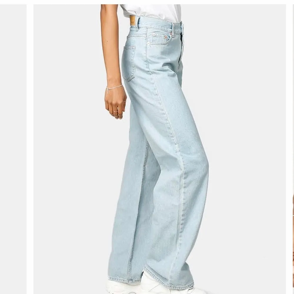 Säljer dessa snygga jeansen från junkyard😽 Skriv privat för fler bilder💕. Jeans & Byxor.