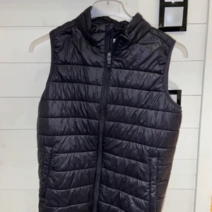 Everest väst - Säljer denna snygga och stilrena västen pga köpt en ny!💓