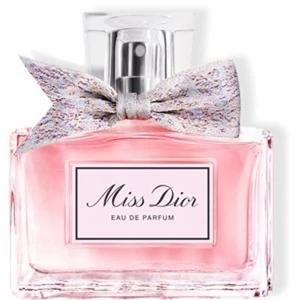 Dior parfym - Miss Dior Perfume 100ml värde 1545:- Fick i julklapp men inte riktigt min doft, bara använt två sprutt. Kvitto finns, möts upp i centrala Stockholm eller så tillkommer frakt 💞