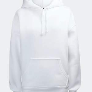 En vit oversized hoodie från bikbok i strl xs, väldigt bra skick pris + frakt (nypris 299)