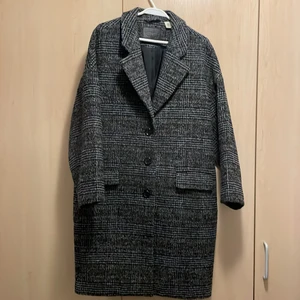 Levis ullkappa storlek XS - Köpt för 6 månader sedan och använd endast en gång. Den är XS men är “over sized” så den passar bra om man har storlek S. 