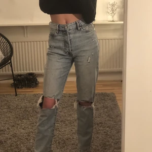 H&m jeans  - Nu säljer jag dom här jeansen, i strl 34, och är från h&m, dom är i bra skick, och i väldigt fin färg. Köpte dom för 400kr