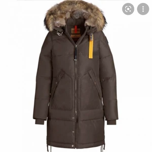 Parajumpers - Säljer min bruna pjs storlek XL har använt en vinter säljer pga viktnedgång, jackan är för stor på mig. Hör gärna av vid intresse obs ändats seriösa köp 😊🥰 (Priset kan diskuteras)