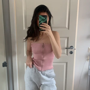 Topp - Supersnygg topp. Säljer då den inte kommer till användning. Kan mötas i Stockholm annars står köparen för frakt