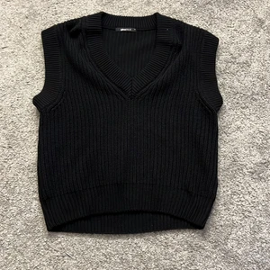 Gina Tricot - Typ en väst från Gina i storlek S