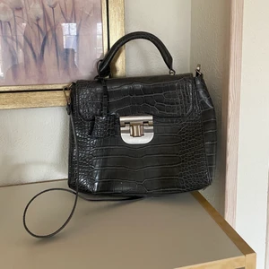 Väska  - Väska från Zara helt oanvänd. 100 kr 💗💗