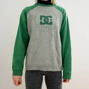 Grön/grå sweater från DC!