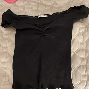  Topp  - Det är en topp som är svart 