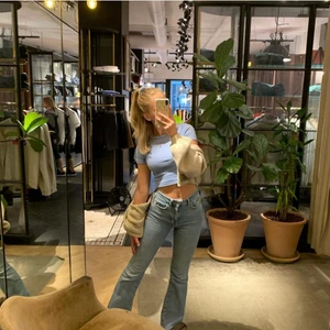 Jeans  - Jeans ifrån Gina i utsväng modell!! Favvojeansen men har 2 likadana 🦋🦋 