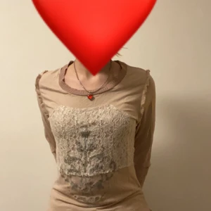 Beige repeat tröja - Säljer denna fina tröja då jag inte använder den❤️ Säljaren betalar frakt 52kr💕 