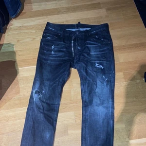 dsquared2 byxor - nypris 3600, storlek 44, billigare vid snabb affär