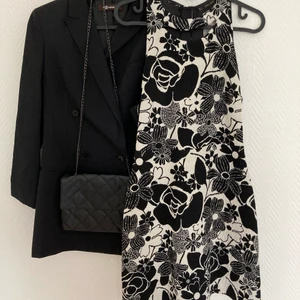 Zara Basic klänning - Na-kd svartvit klänning.  Snarare öppen baksida.  Aldrig använd, perfekt skick. Gratis frakt!