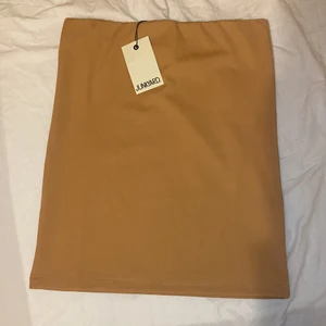 Kjol - En kjol ifrån junkyard som jag köpte på rea för 100kr. vet inte frakten än. 🧡