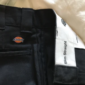 Dickies byxor - Säljer dessa snygga byxorna från dickies! Bra skick!💕💕